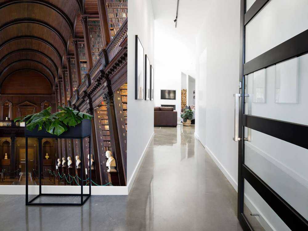 Klassisk bogsal med buer