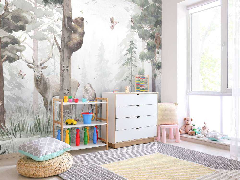 Vildt liv i midten af skoven