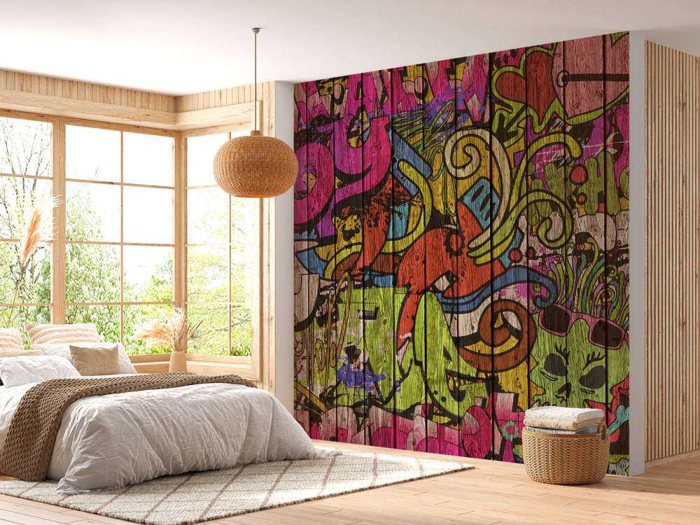 Gade graffiti på gammelt træ