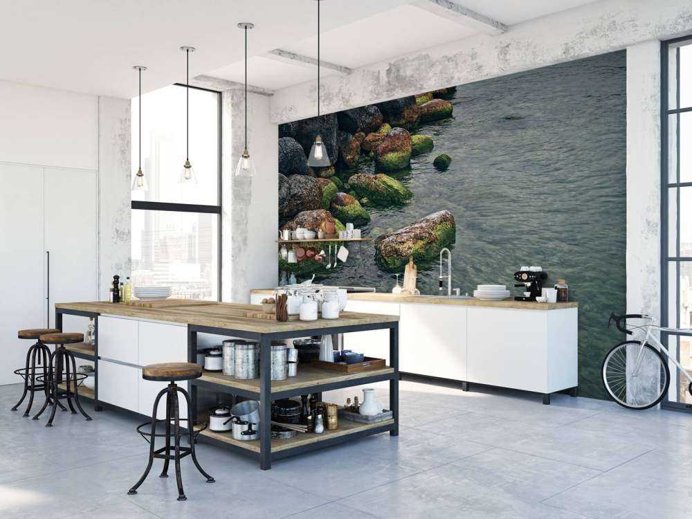 Klipper ved bjergsø