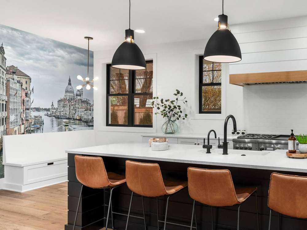 Kanal med både i Venedig