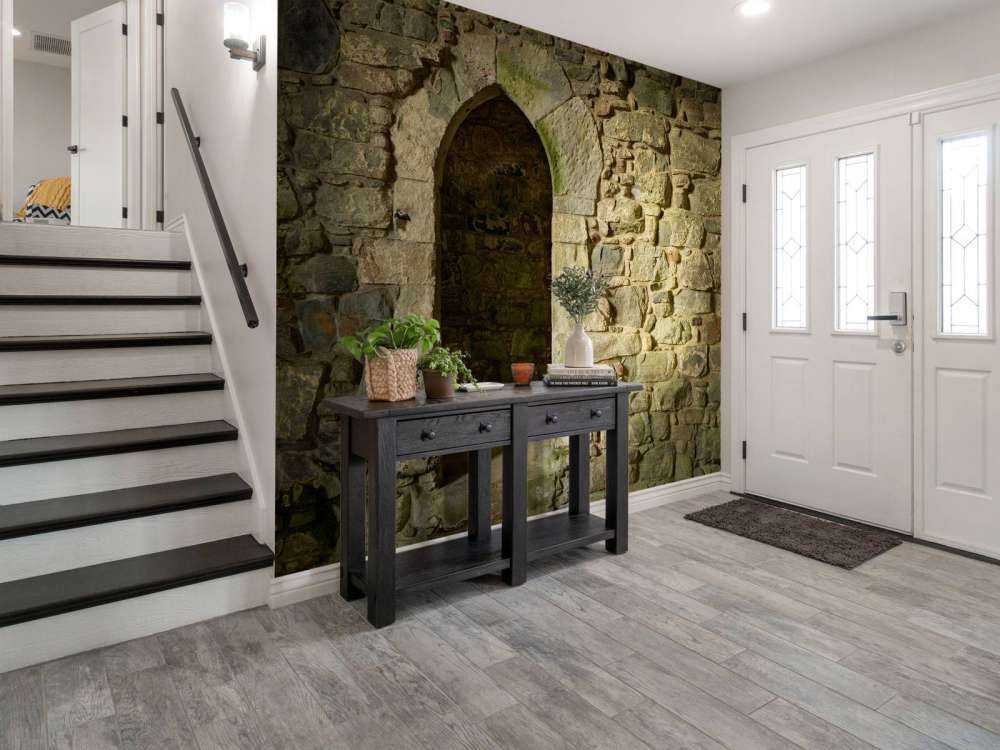 Gammel mur med passage
