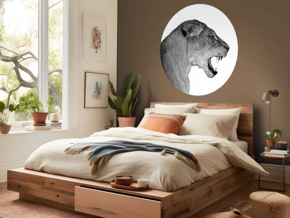 Løvinde set fra siden, hvid