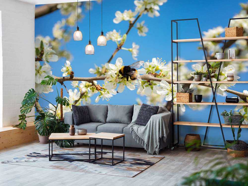 Humle med hvite blomster