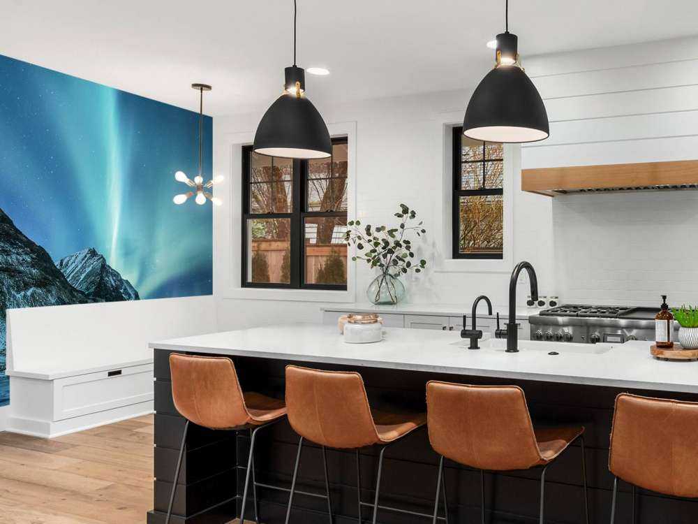 Grønt nordlys over fjellet