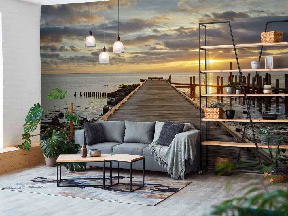 Träbrygga med soluppgång