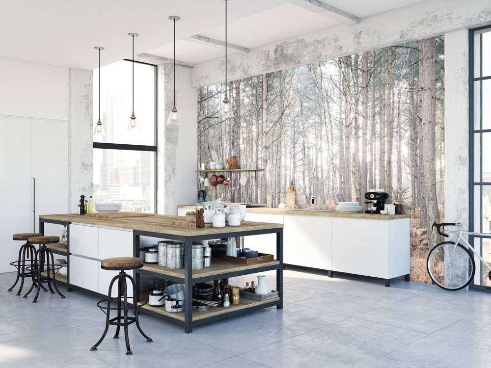 Sandväg genom skogen