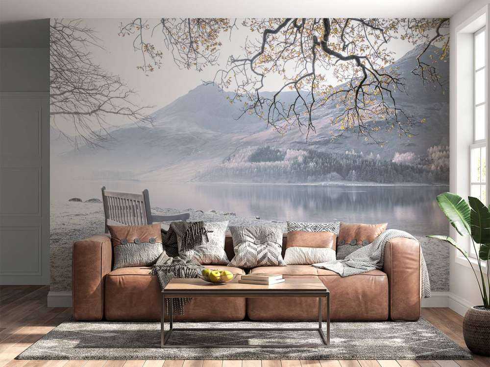 Bänk vid en lugn sjö