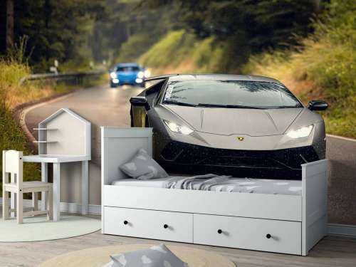 Matgrå Lamborghini i naturen