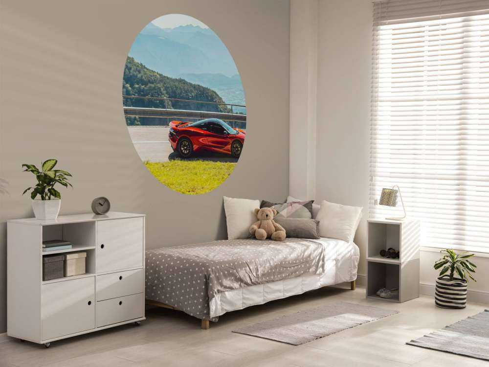 Ridande genom bergpanorama