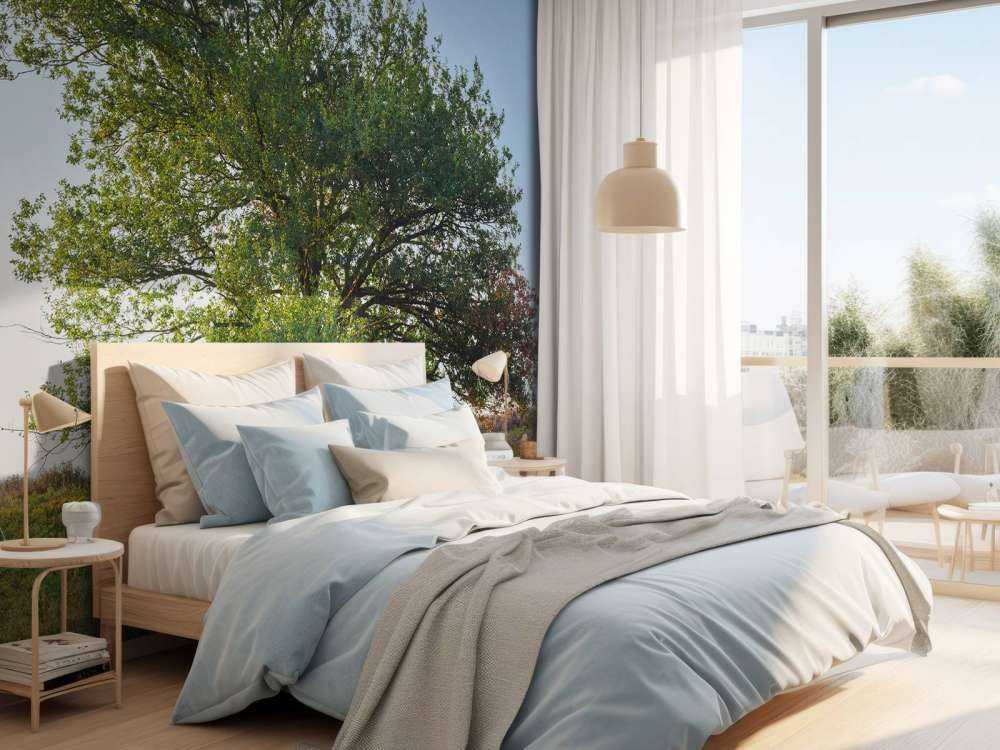 Ensamt träd på hedan