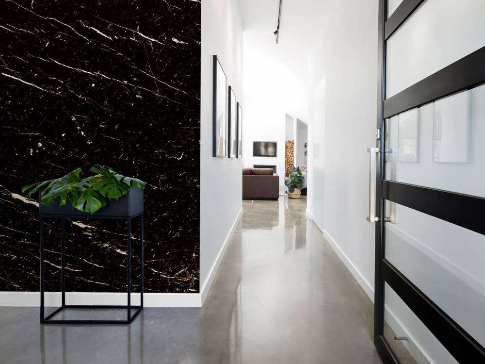 Mörk marmor med ljus struktur