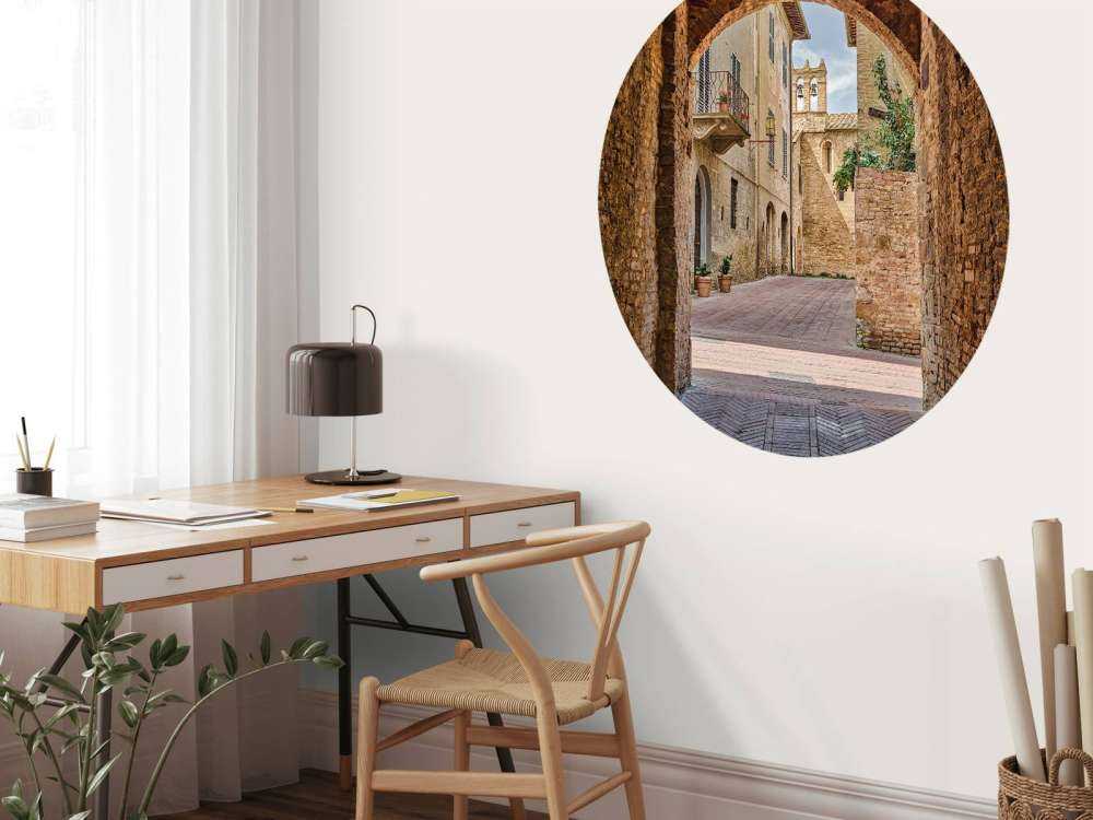 Genomskinlig gränd med valv