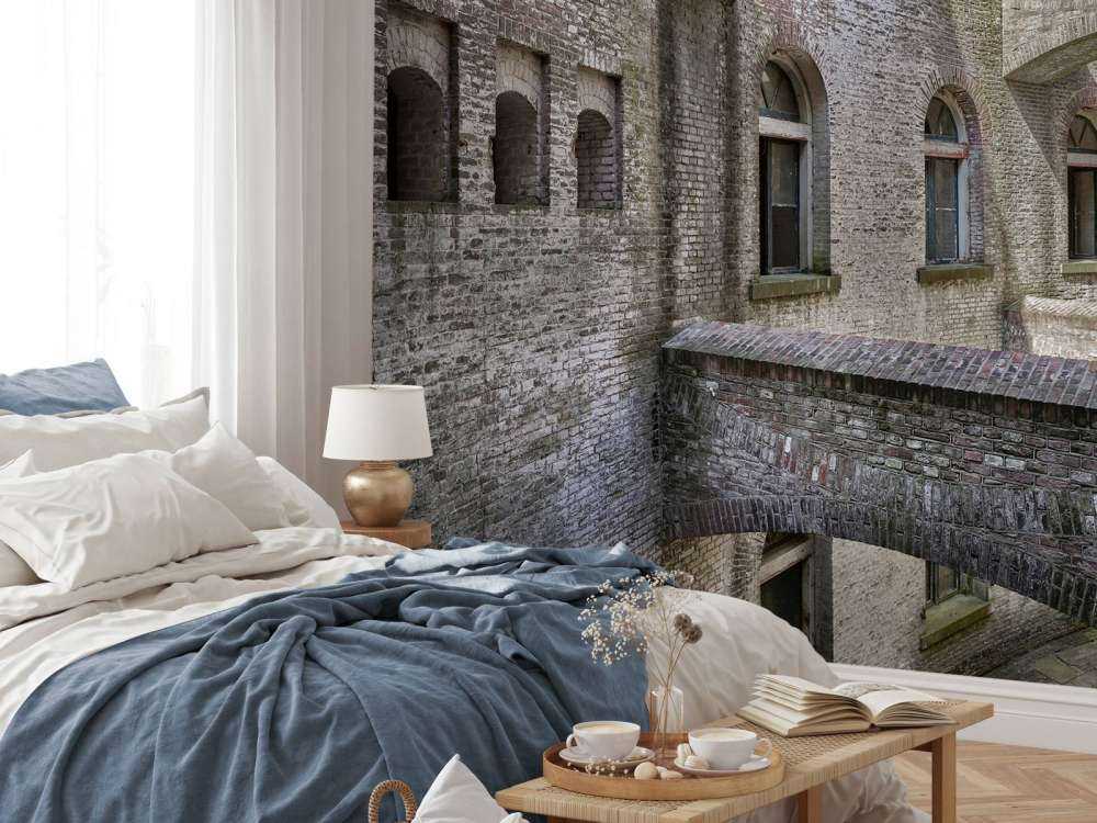 Gammal byggnad med bågar