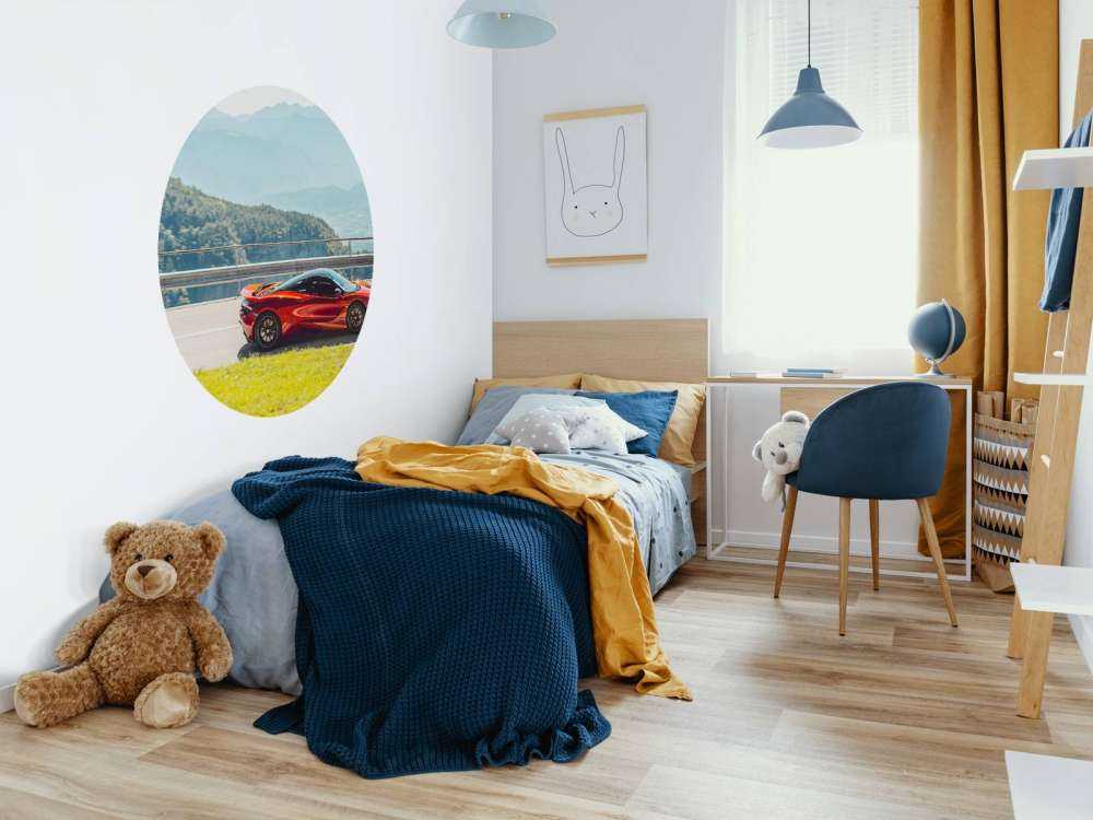 Ridande genom bergpanorama