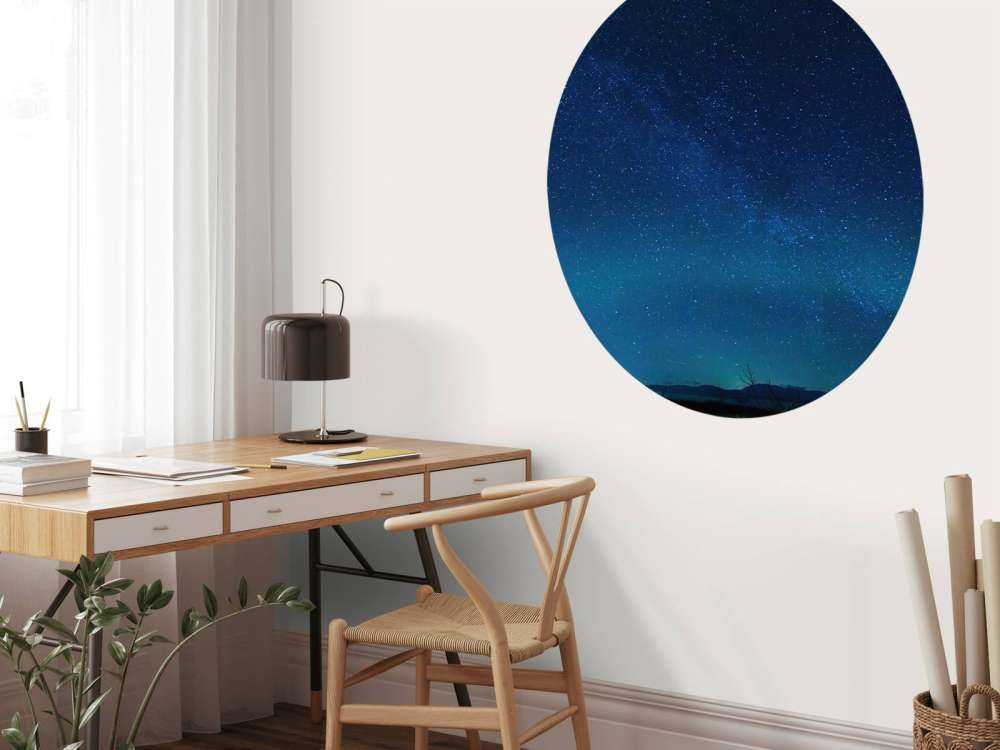 Stjärnklar himmel med norrsken