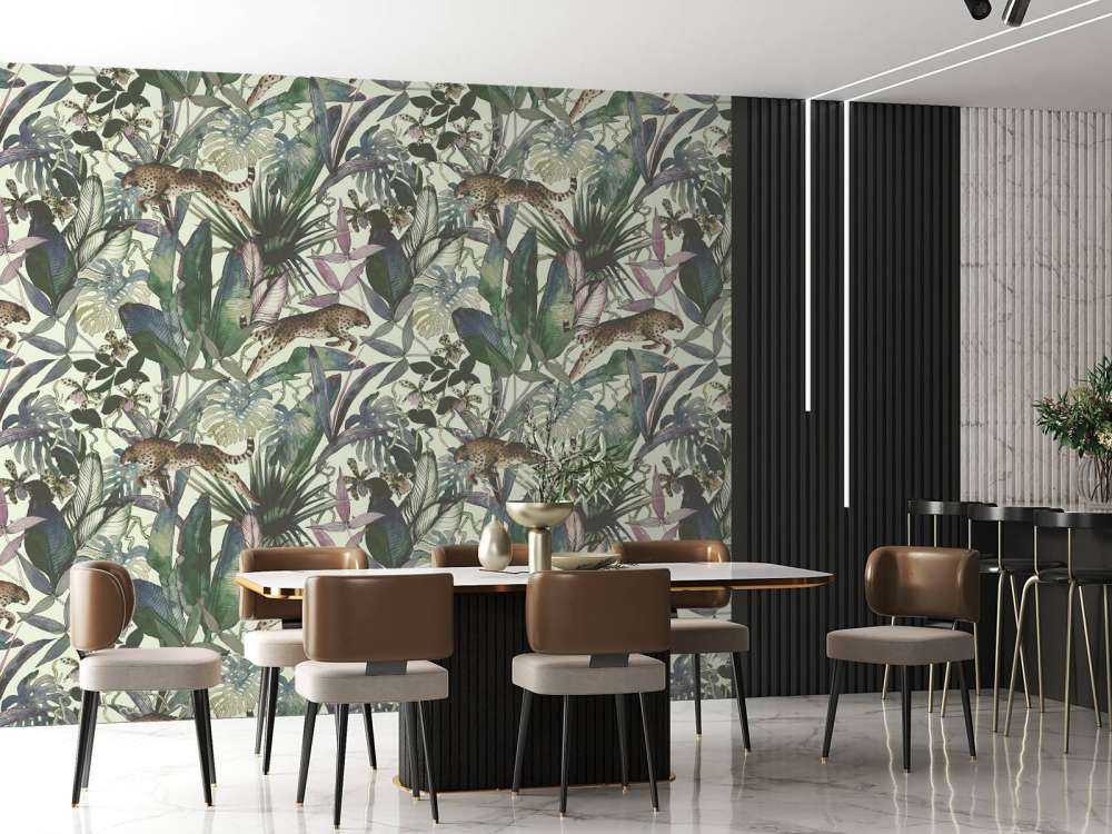 Cheetah mellem de tropiske blade