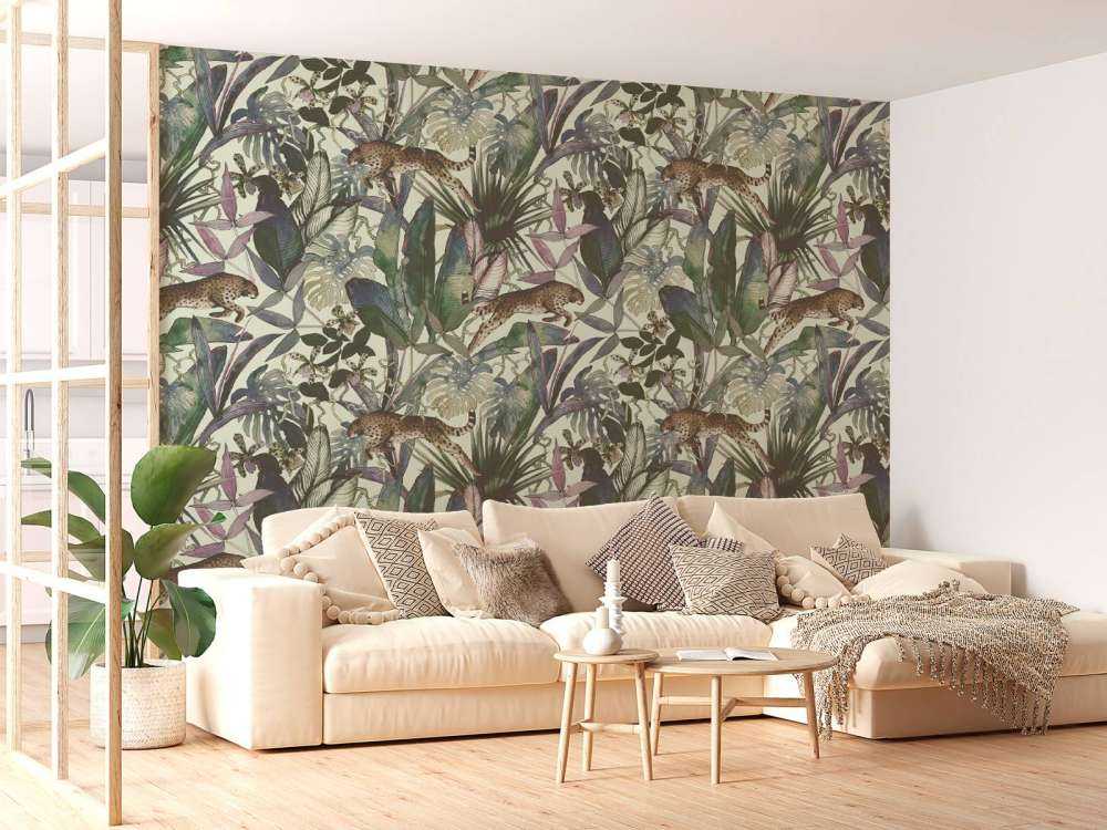 Cheetah mellem de tropiske blade