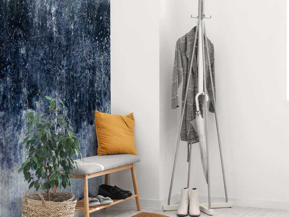 Gammel forvitret blå væg