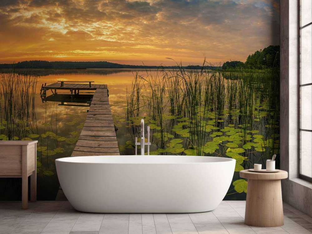 Soloppgang ved innsjøen