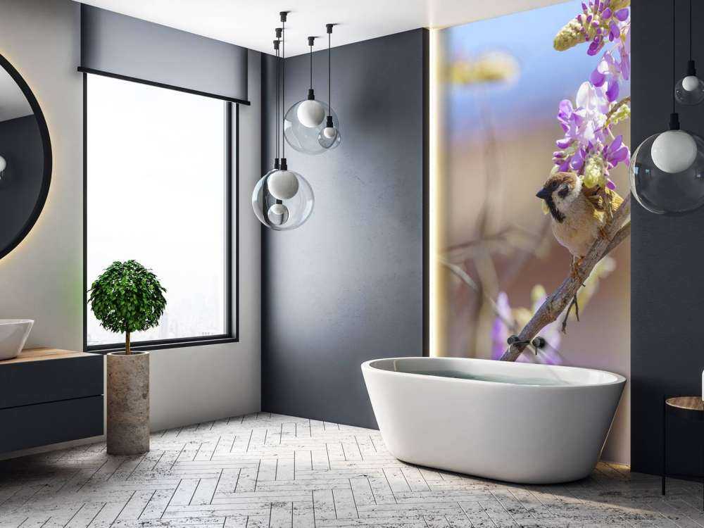 Spurv og lilla blomster