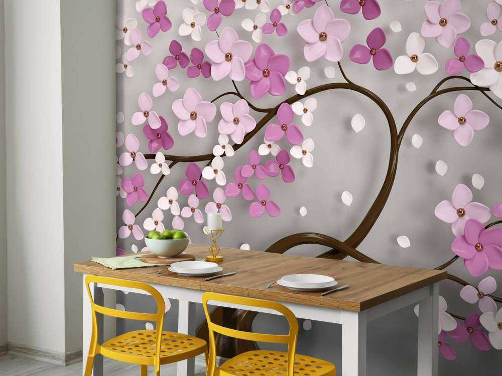 Tre med lilla hvite blomster