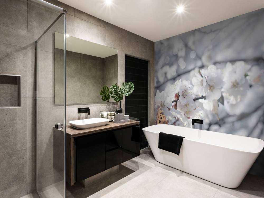 Sommerfugl med hvite blomster