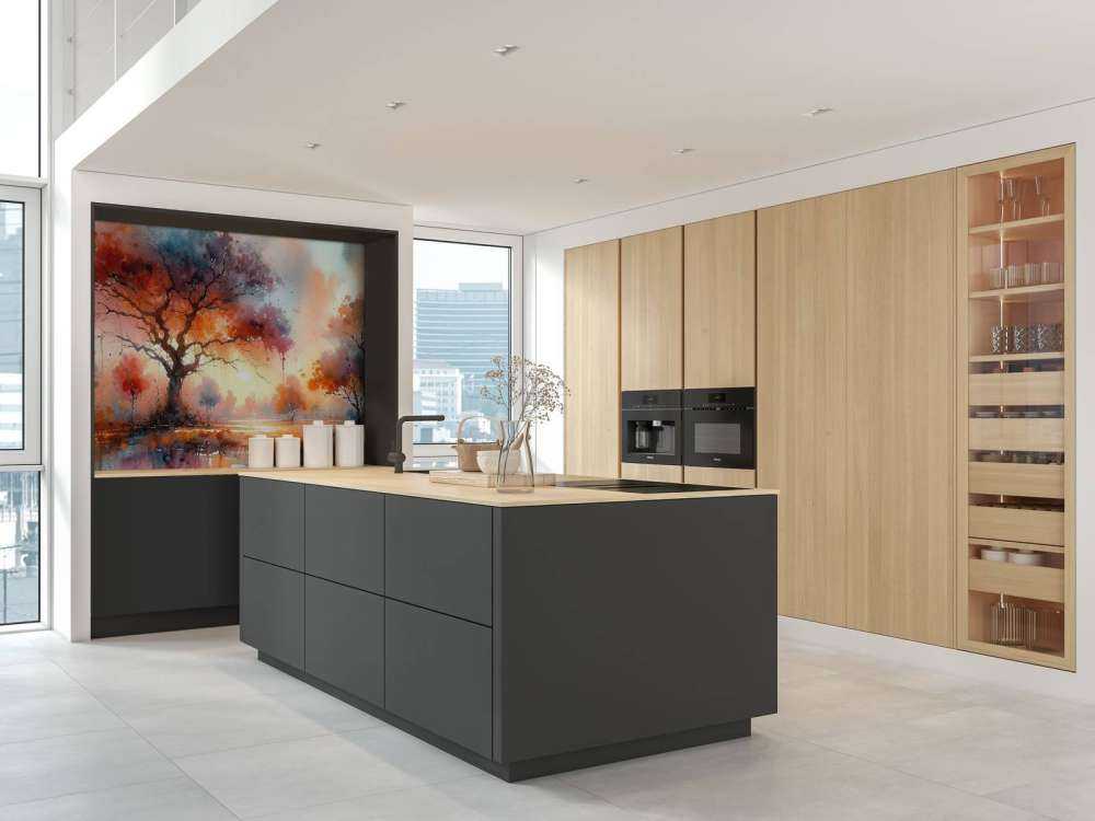 Høstens brennende baldakin i skumringen