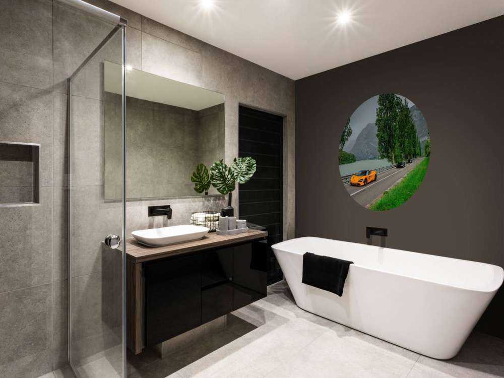 Ritt gjennom Alpene langs innsjøen