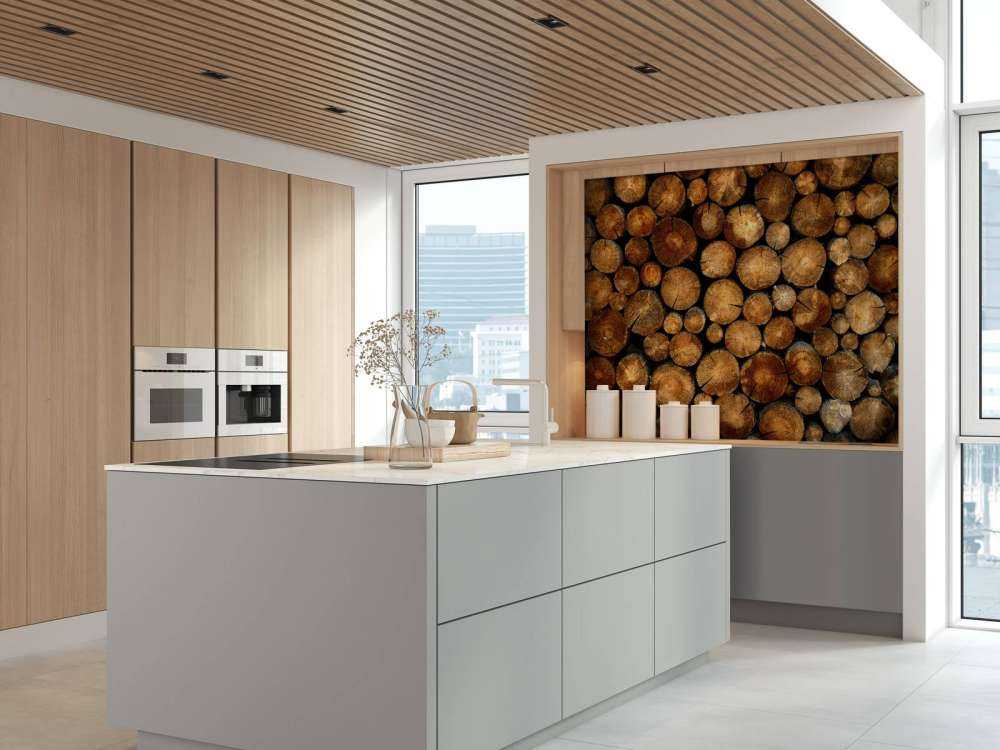 Stablet stamme røde trær