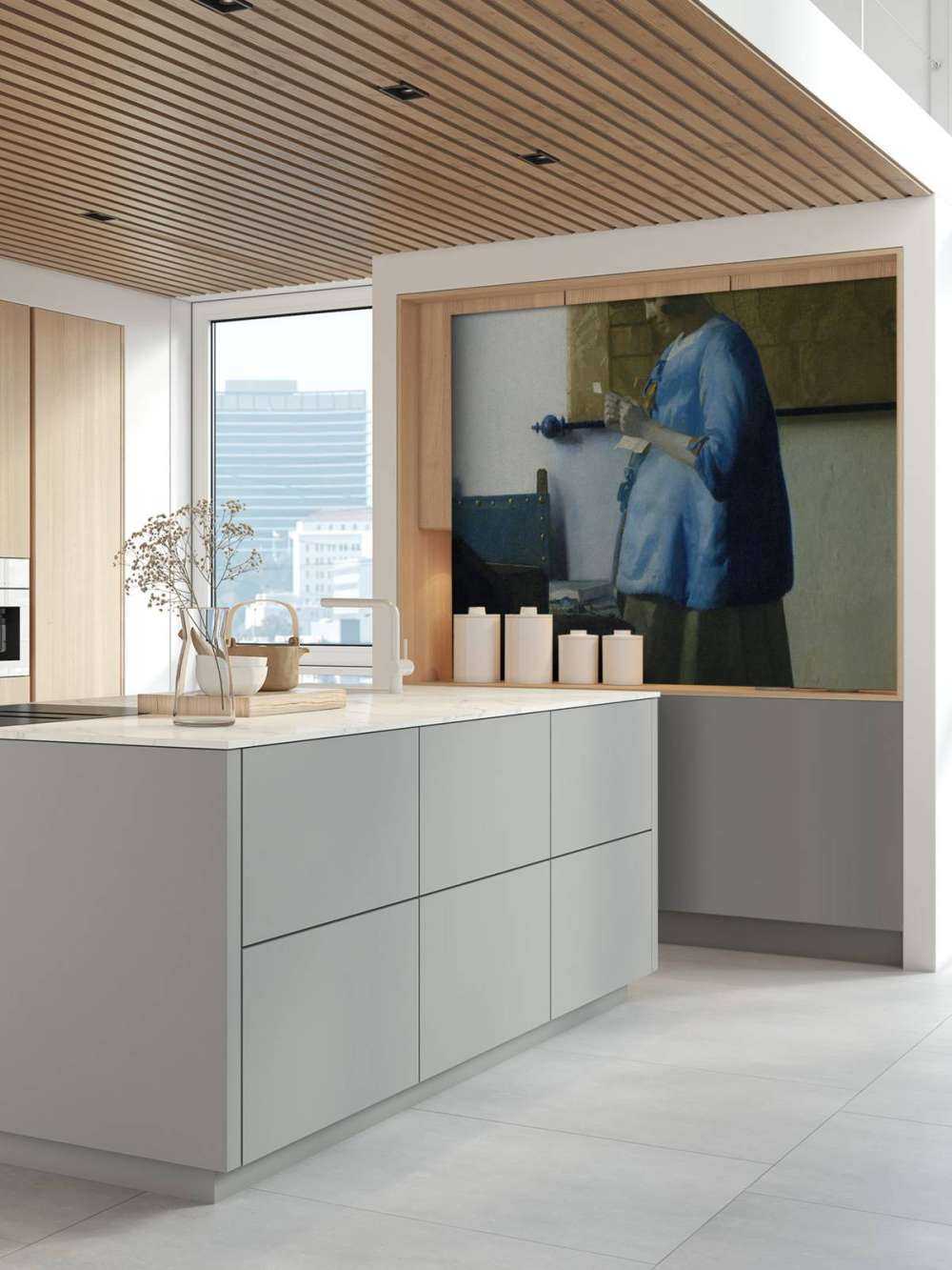 Kvinne som leser et brev