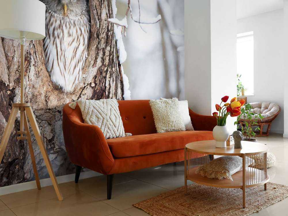 Hvit ugle i et hult tre