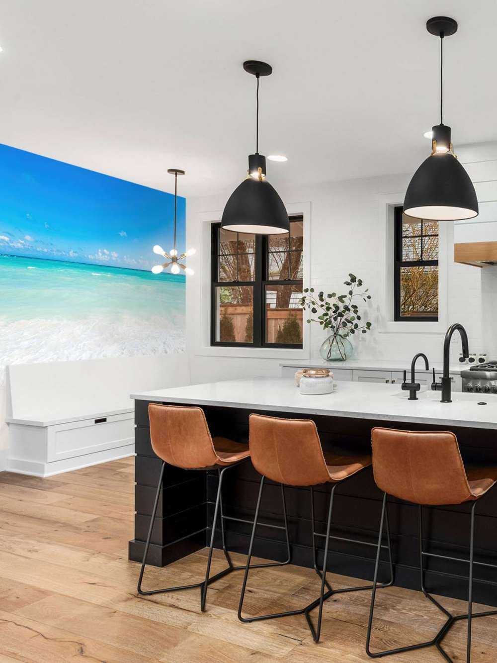 Hvid strand og bølger