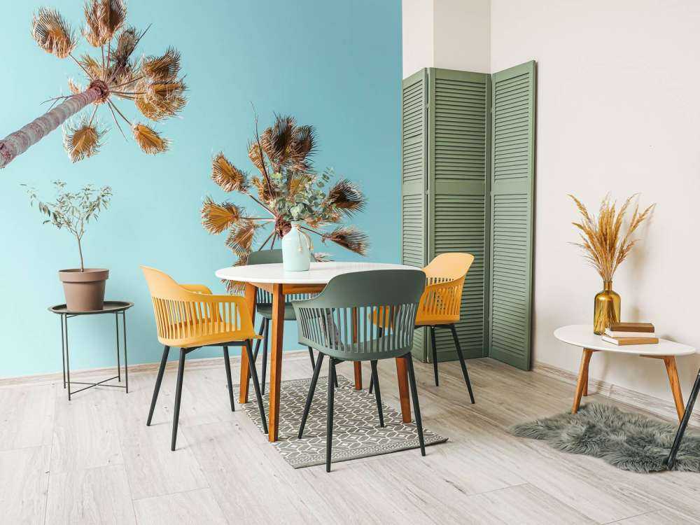 Palmetræer med blå himmel