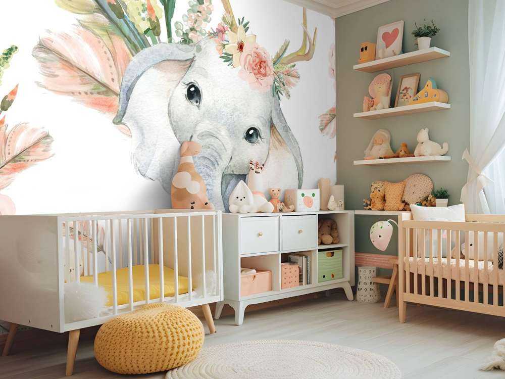 Babyelefant med lyserøde blomster