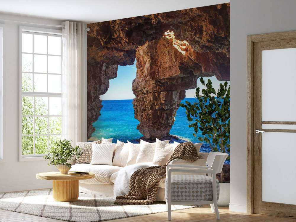 Grotta ovanför havet