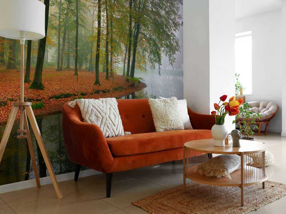 Trädens reflektion i en damm