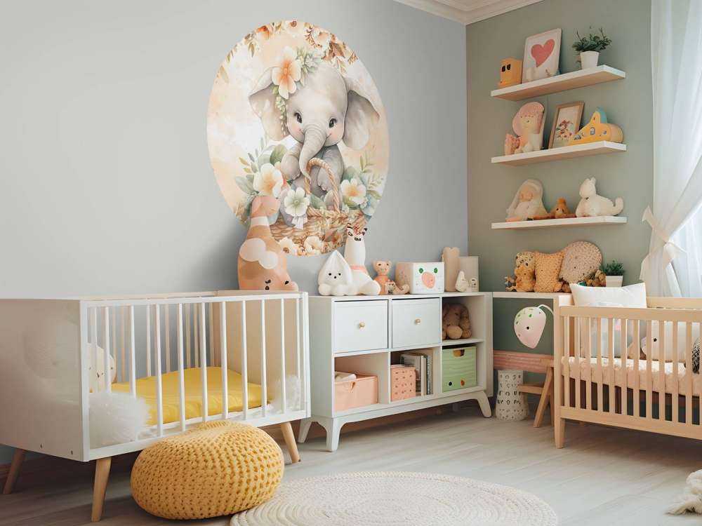 Söt elefant i blomsterkorg