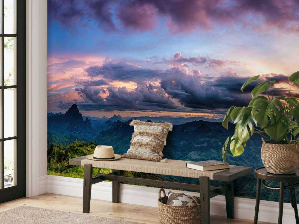 Solnedgång över ett berg