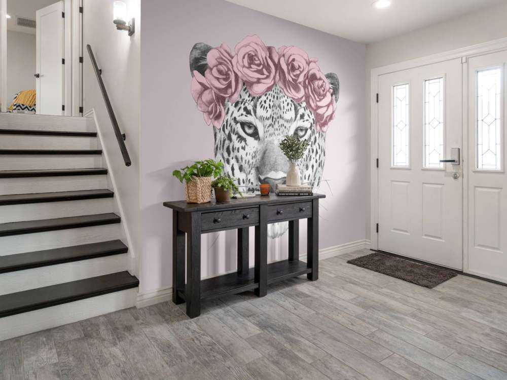 leopard med rosa blommor
