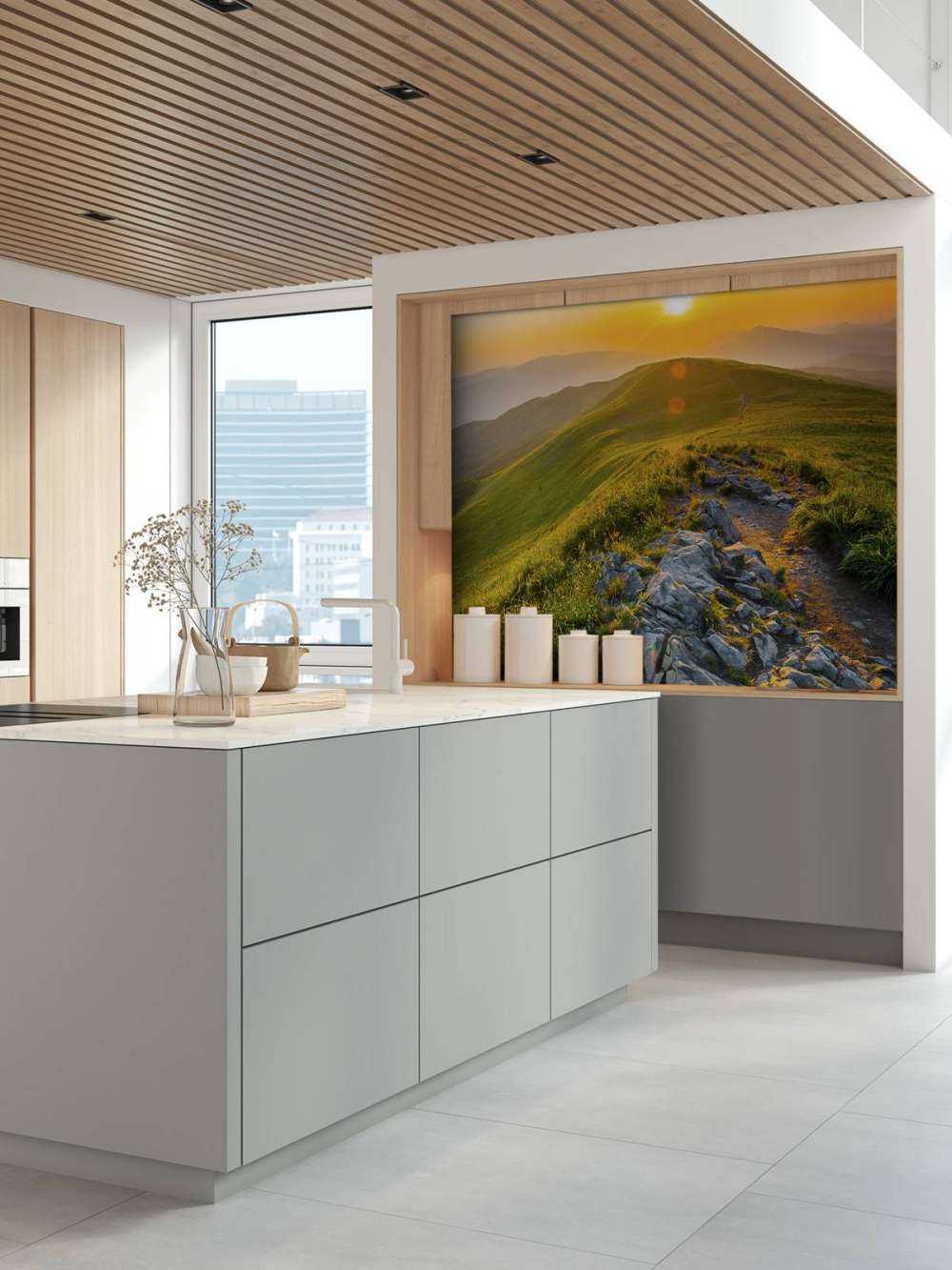 Solnedgång i ett bergigt landskap