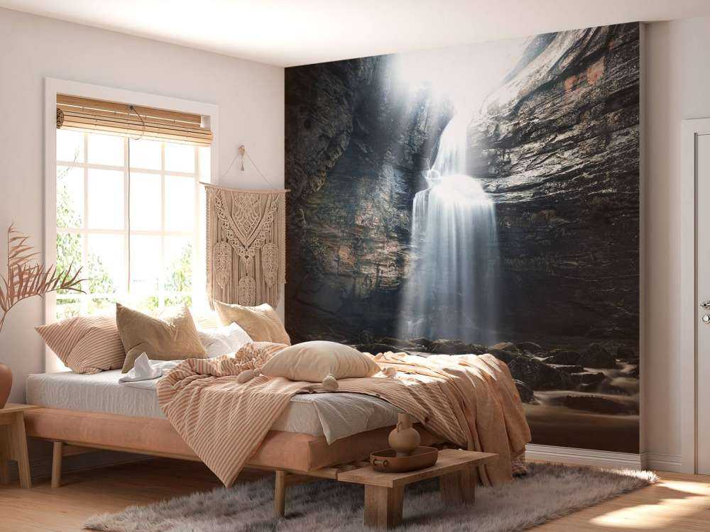 Grotte med vandfald