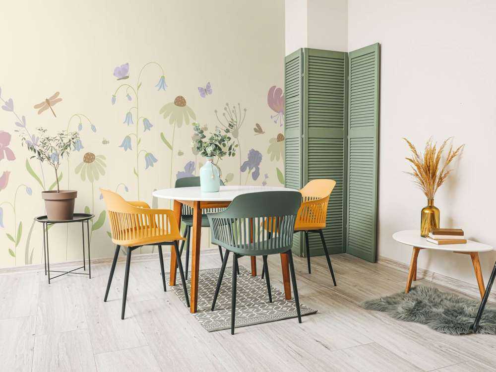 Blomsterfelt høyt med sommerfugler sand, gammelrosa, grønn og lilla