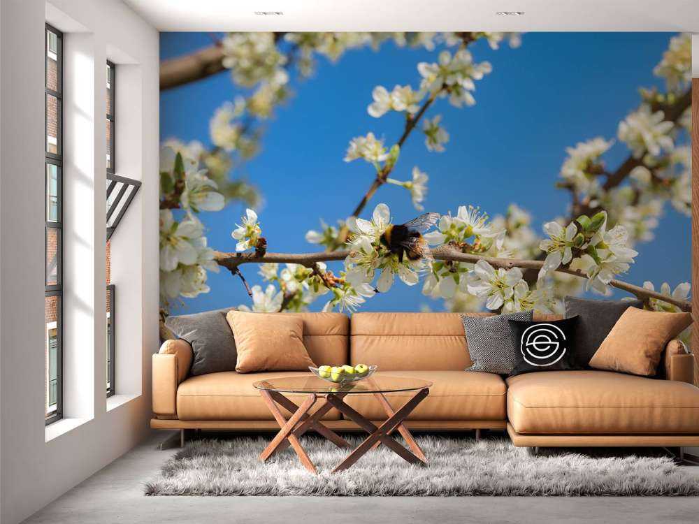 Humle med hvite blomster