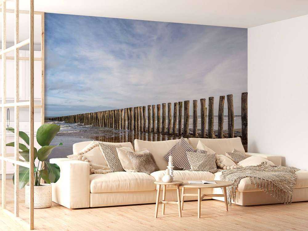 Molo av tre på kysten ved Cadzand bad