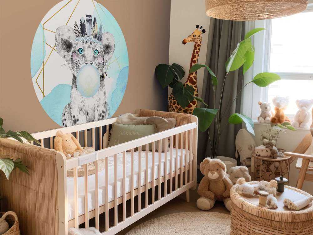 Indisk løveunge med tyggegummibjelle