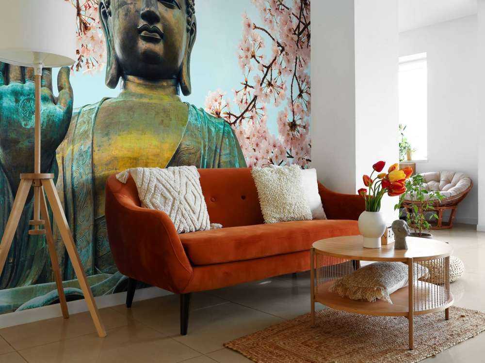 Buddha omgiven med körsbär blommor