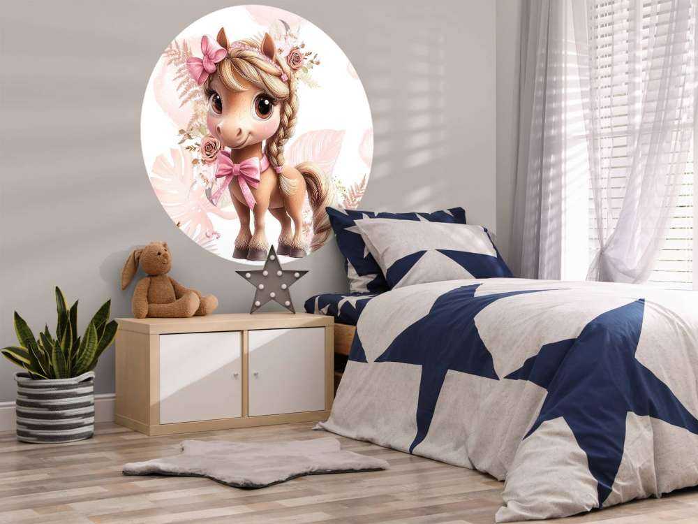 Elegant ponny med rosa rosett