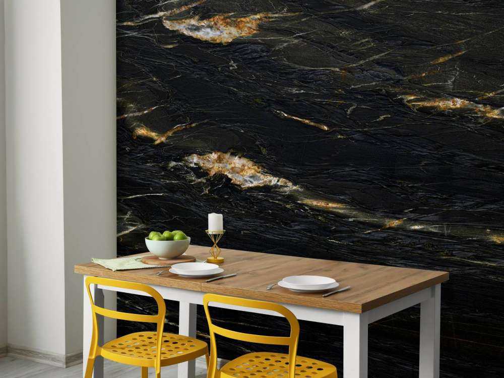 Mørk marmor med striper