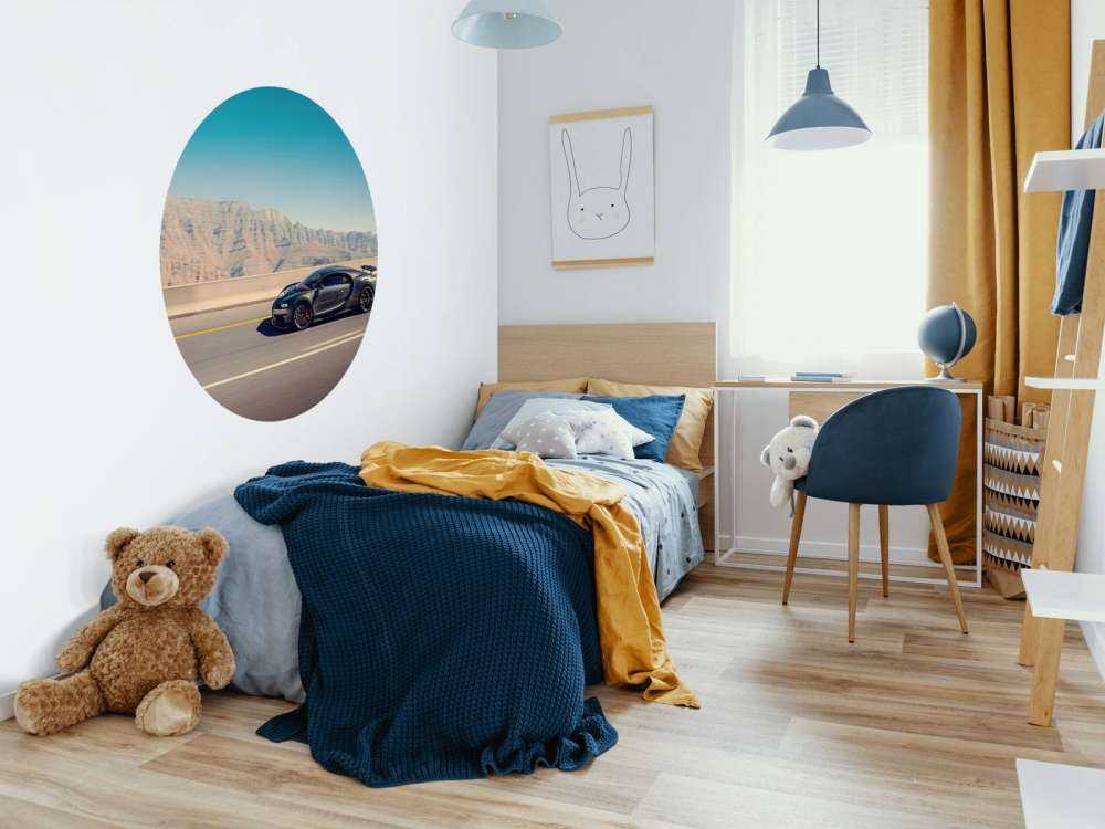 Hyperbil mot fjellandskap